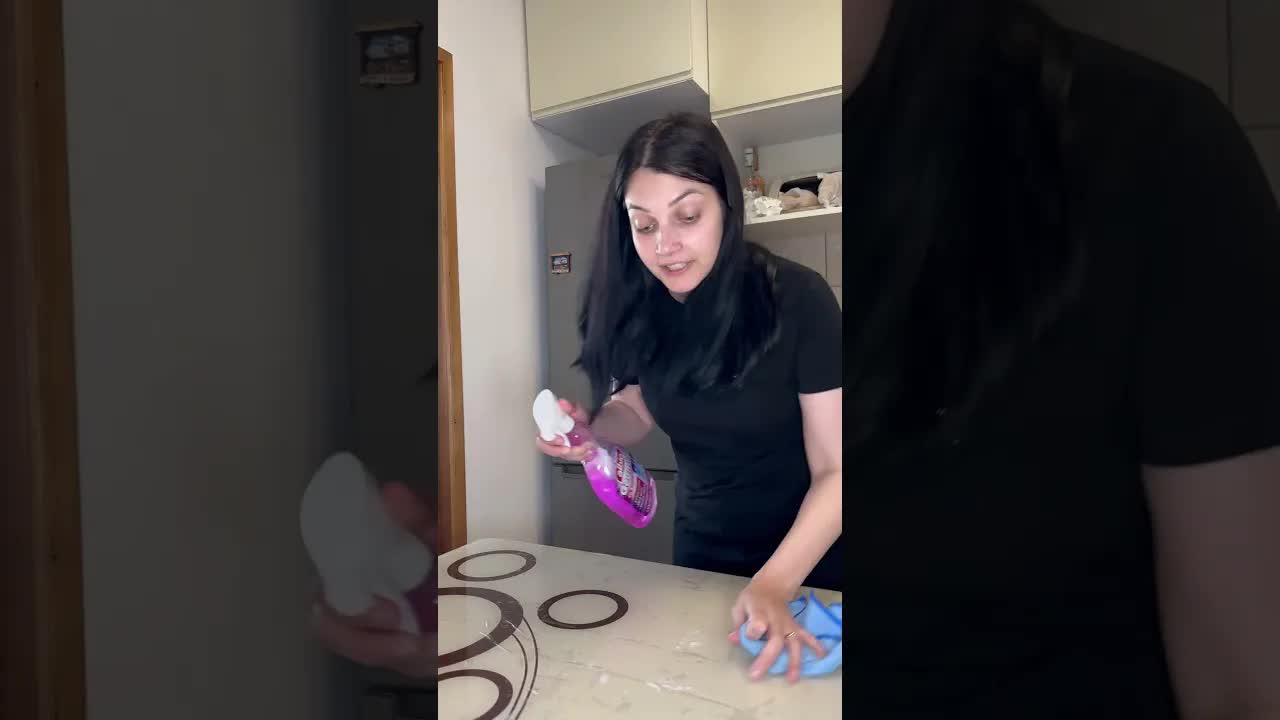 Schiță de comedie: Curățenia înainte de musafiri