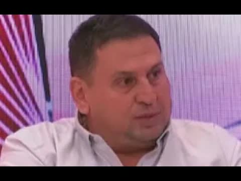 Maja porazbijala stan, Taki očajan zbog dugova