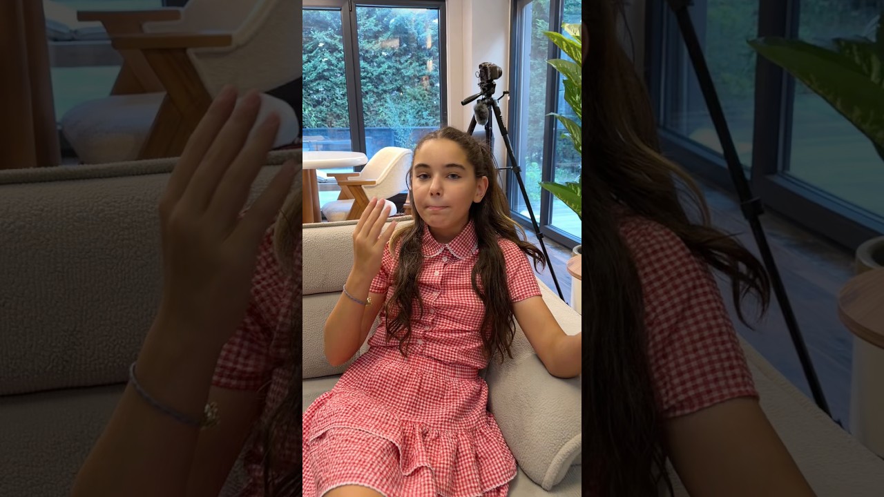 Elif ve Sine'den Okul Açılışı Hediyeleri