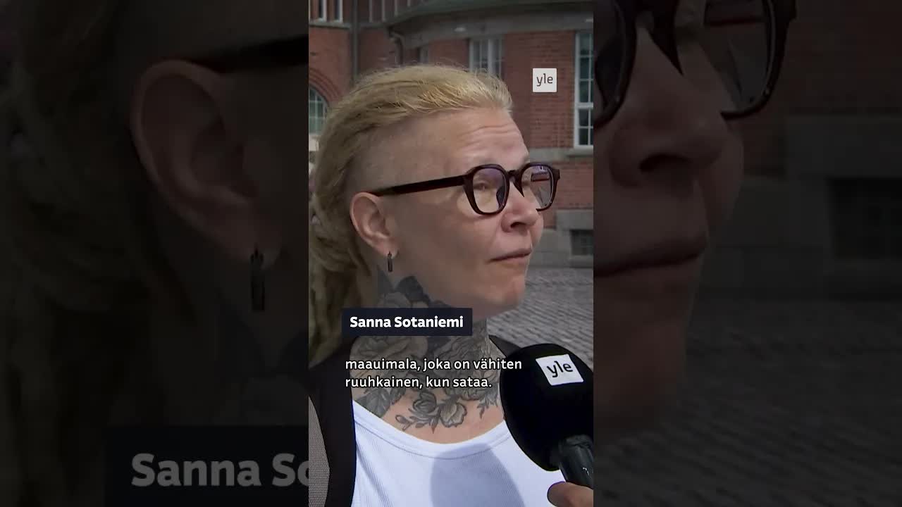 Helsinki: People react to unstable summer weather