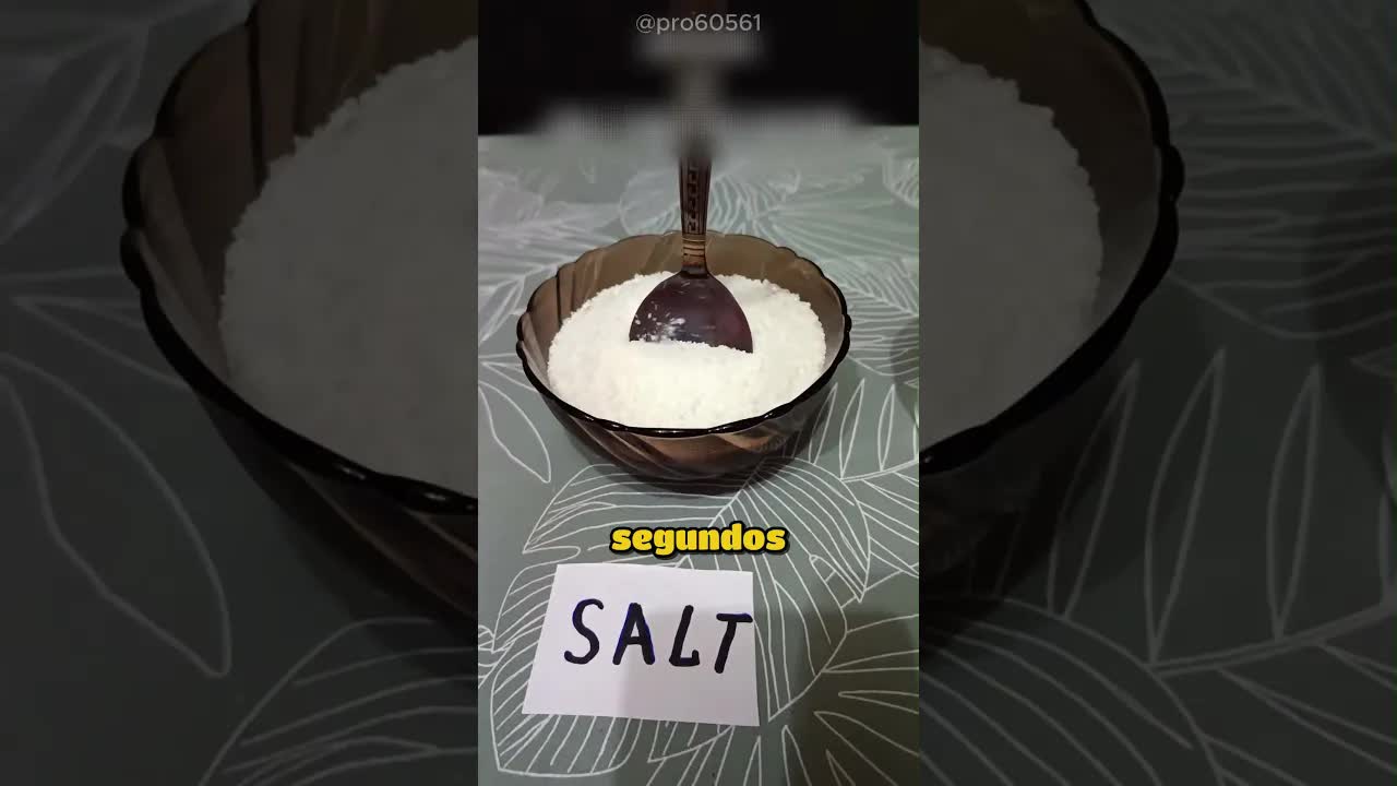 O que acontece com uma colher quente no sal