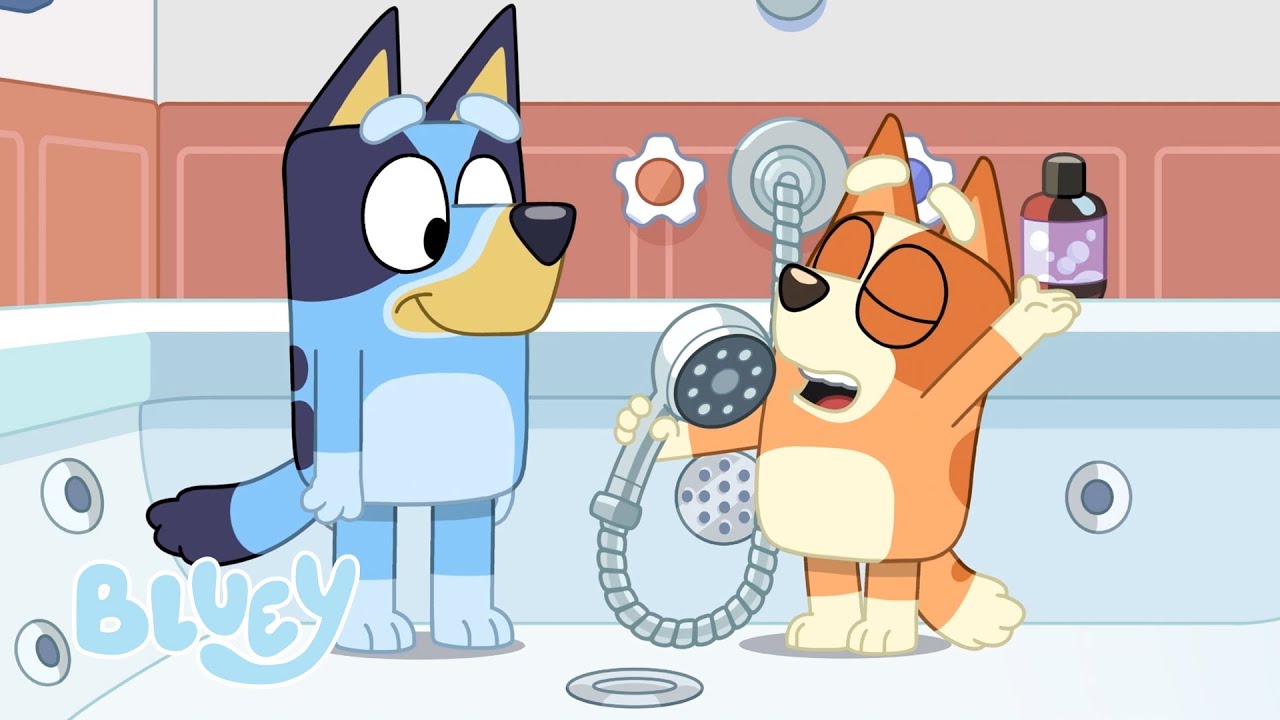 Bluey och Bingo utforskar hotellrummet