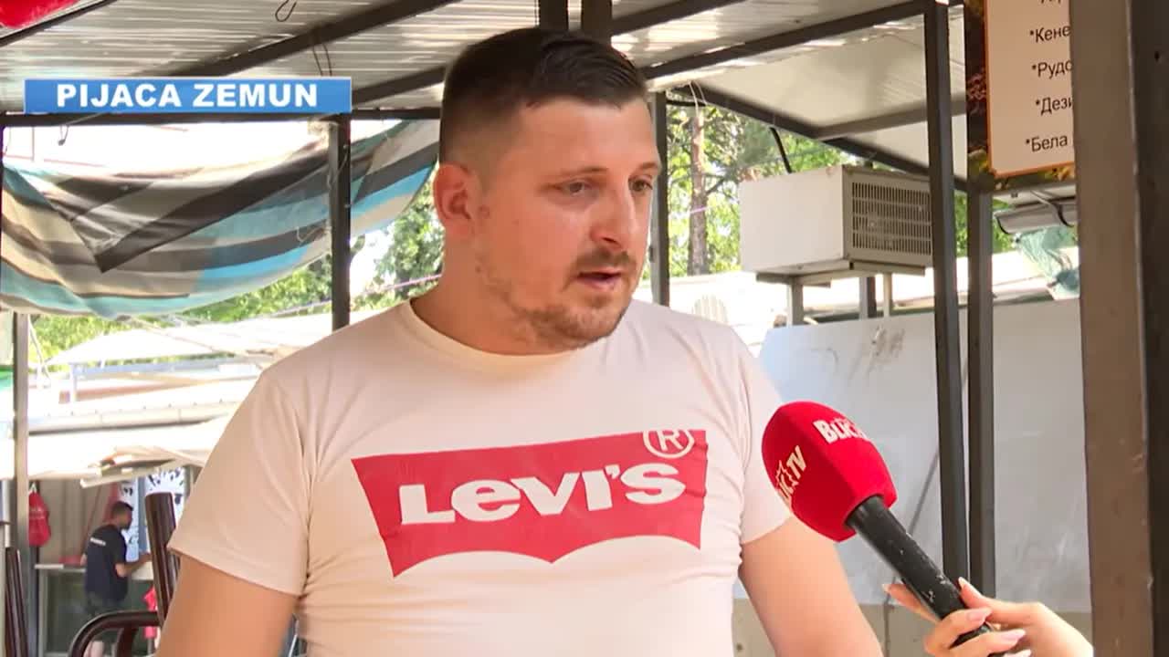 Kako prodavci na pijaci podnose letnju vrućinu