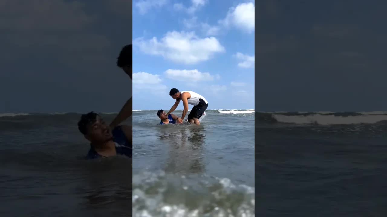 عجب صاحبك لما يشوف البحر لأول مرة