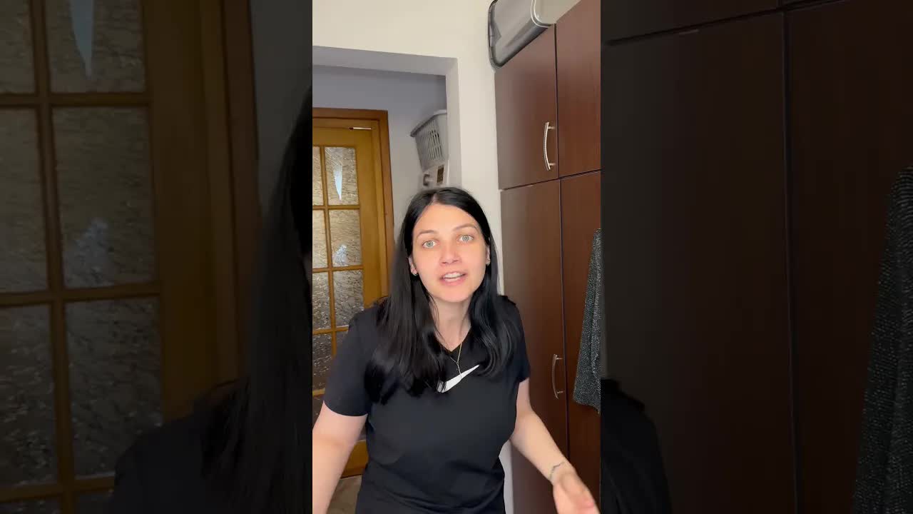 De ce nu porți rochiile cumpărate?