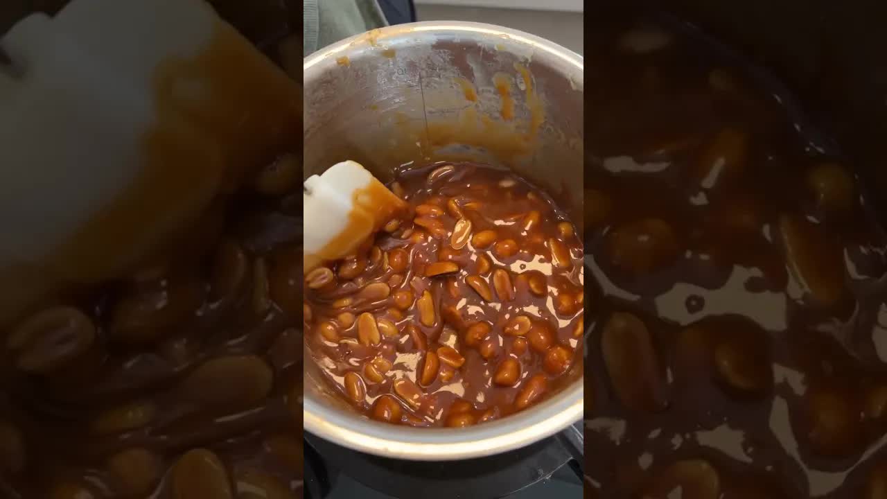 Sådan laver du en lækker Snickerskage