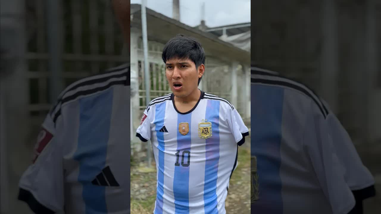 Niña se burla de un niño sin brazos