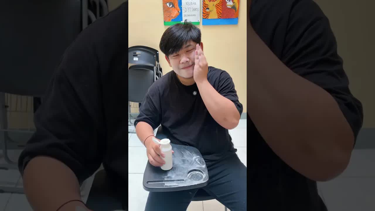 Ayah berubah sikap saat aku pakai bedak