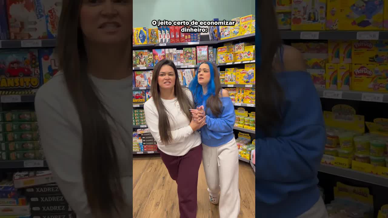 Criança pedindo slime e Doritos para a mãe