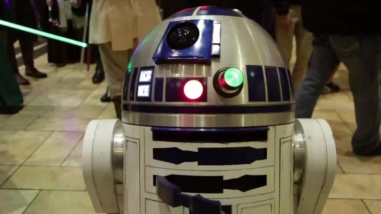 Fans React To New Star Wars Movie Premiere