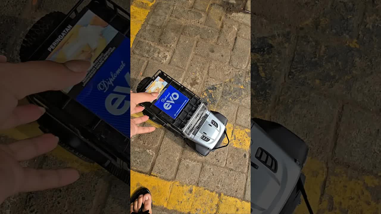Buna Keluar dari Indomaret: Beli Apa Sih?