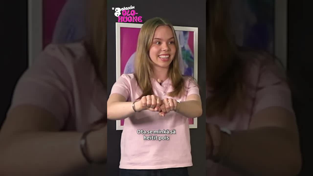 Huumorivideo mopon ja pyörän ohjeista