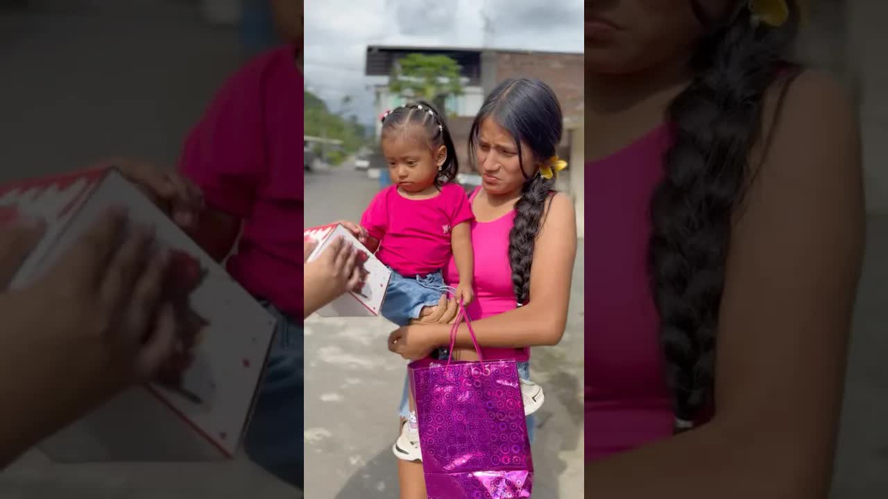 Zoe y Daniela buscan su pastel de cumpleaños robado