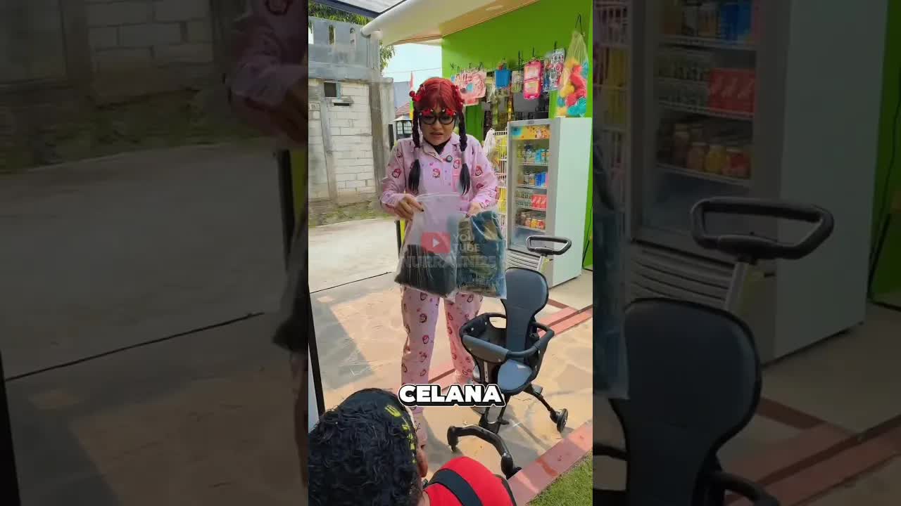 Nur Membeli Baju Baru untuk Bobi