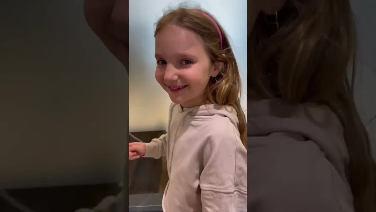 ולוג במשרדי טיקטוק ישראל עם אמה