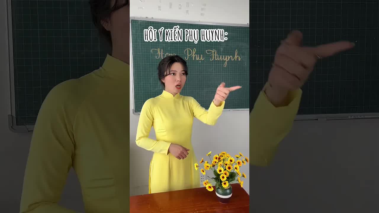 Cô giáo hỏi ý kiến phụ huynh về lớp học