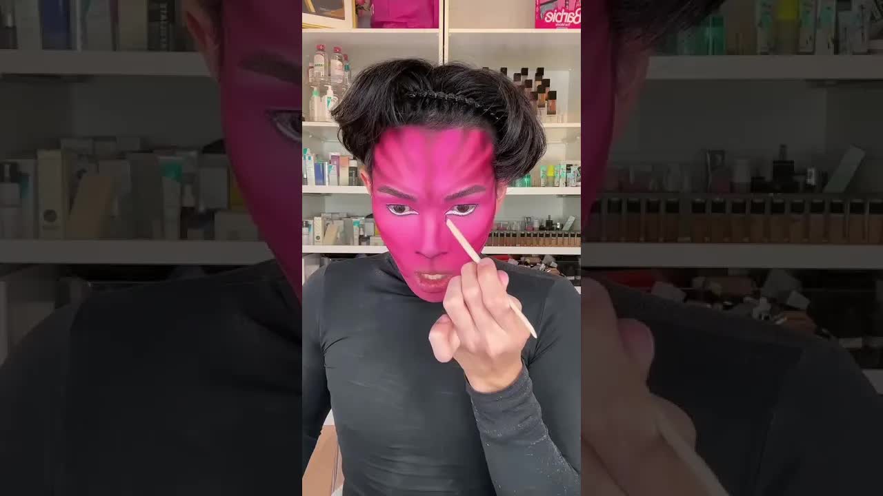 Enkel Halloween-makeup med Avatar-inspirert look