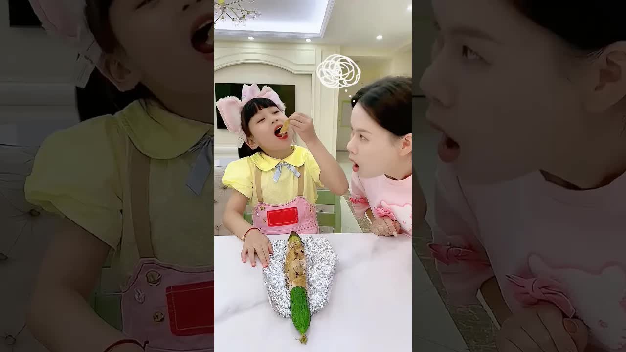Belén no quiere compartir el pollo frito