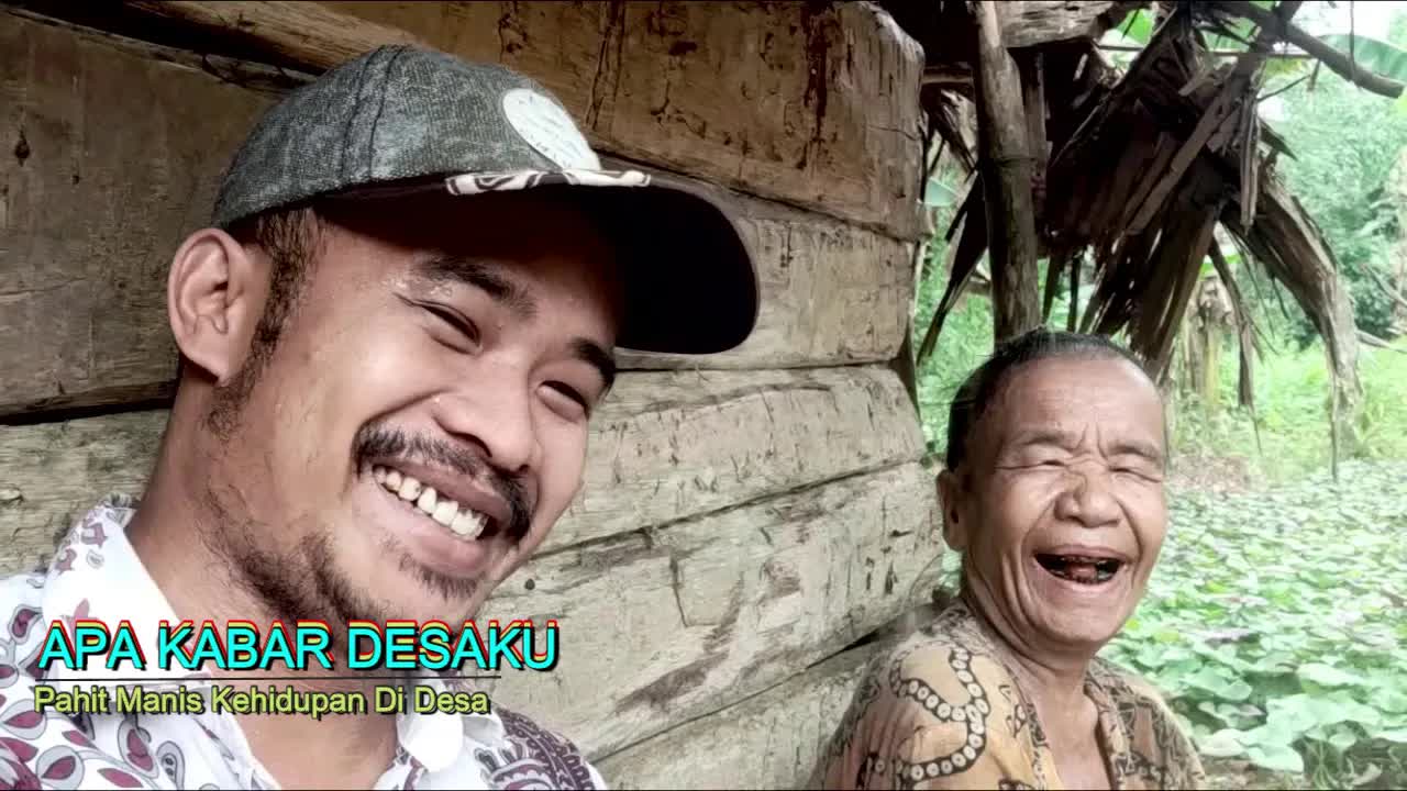 Mengunjungi lansia sebatang kara di desa
