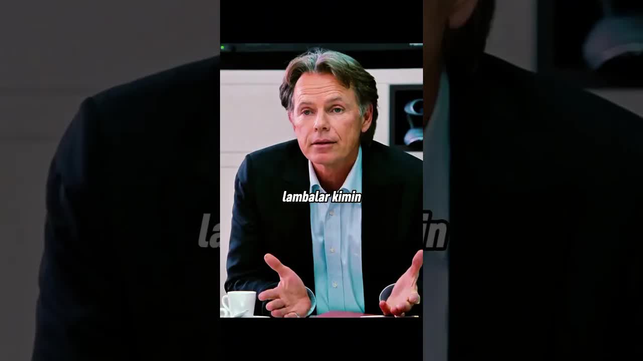 Zeki Analistin Patronuna Ders Verdiği Sahne