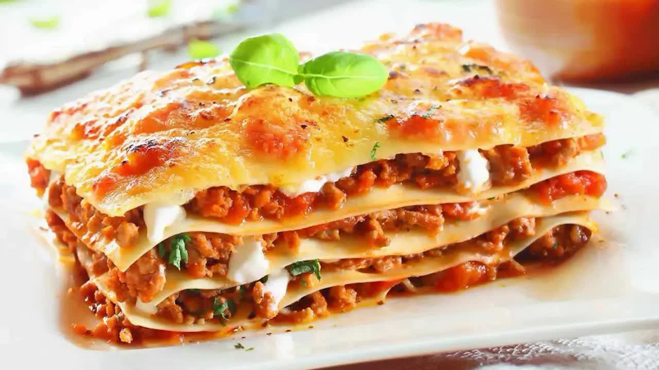 Лінива лазанья з куркою на сковорідці