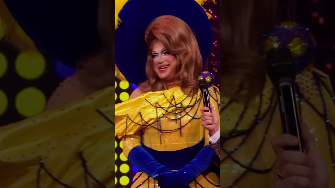 Johnny de Mol ontmaskerd als dragqueen