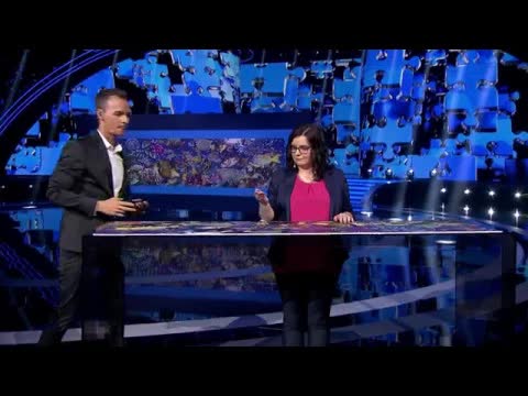 Agnieszka układa gigantyczną układankę
