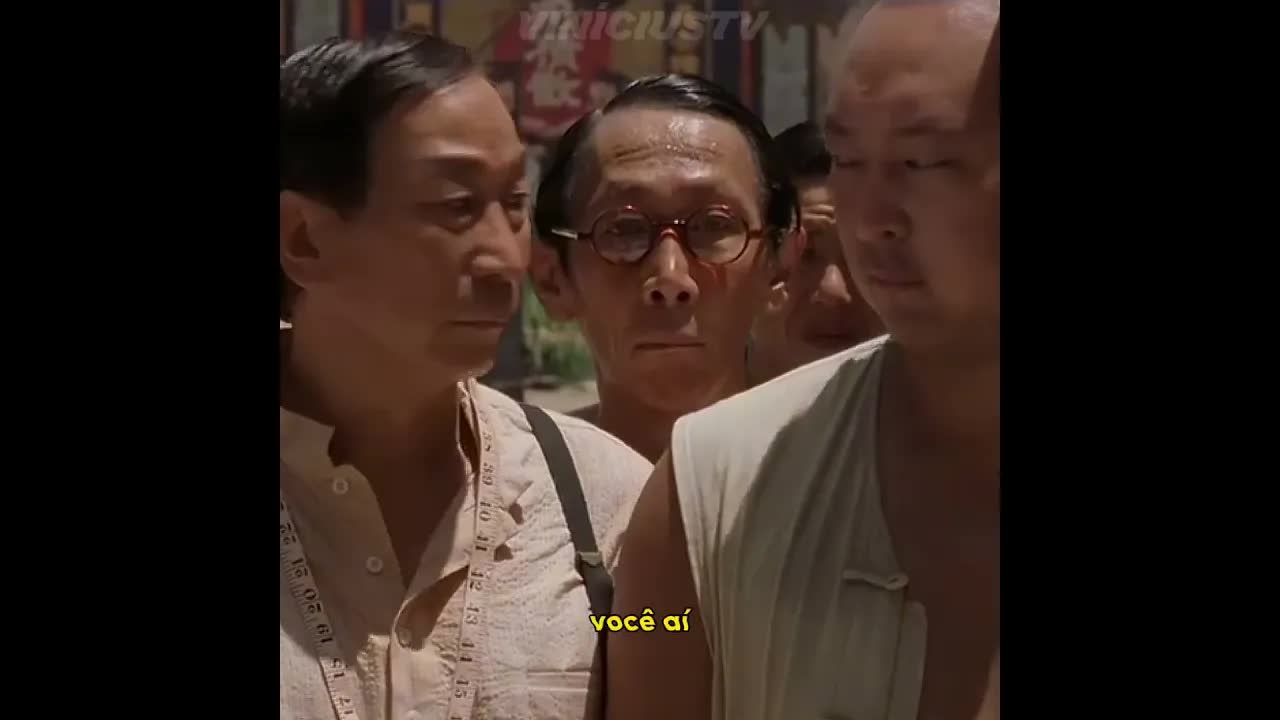 Desafio de luta engraçado na fazenda