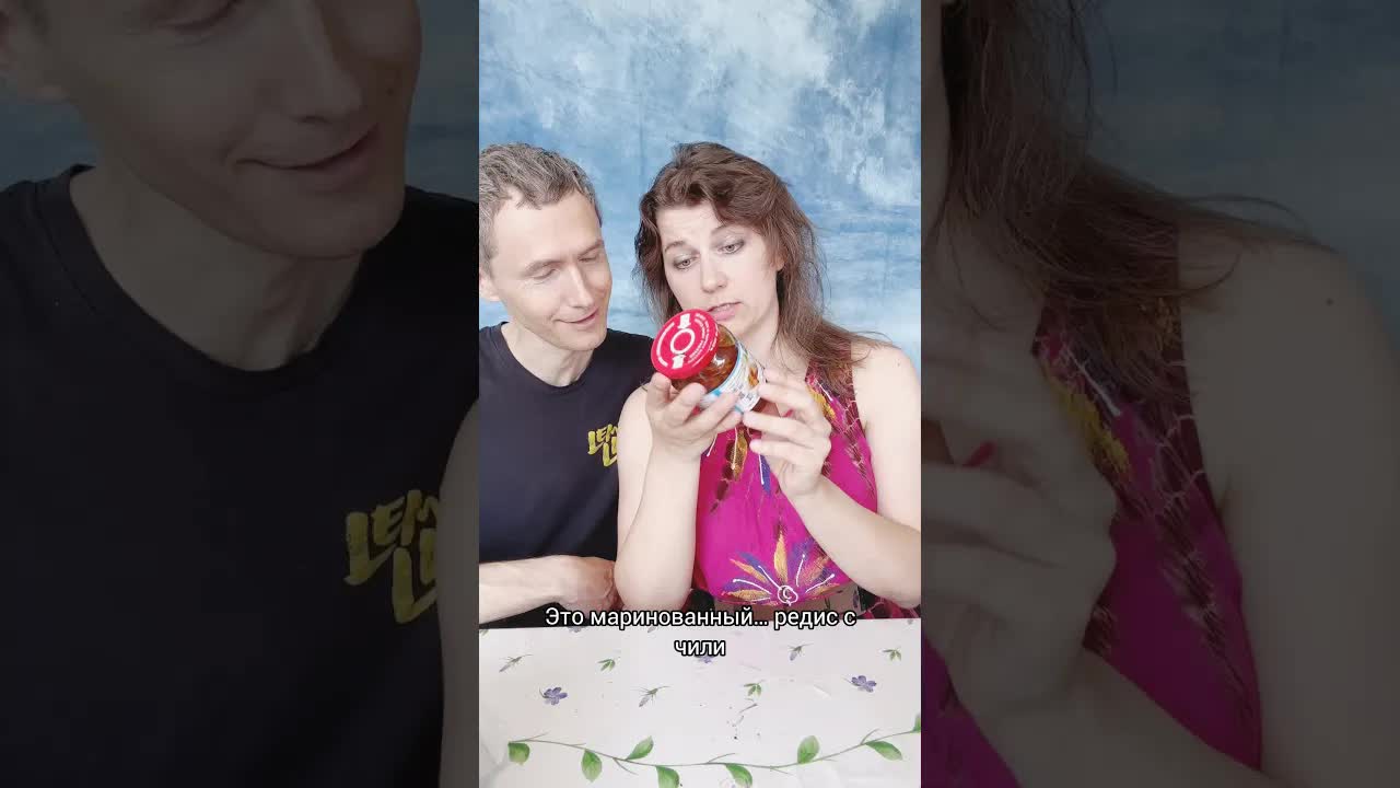 Разгрузка продуктов: фрукты, овощи и яйца