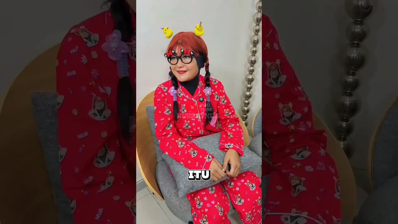 Nenek Beli Mobil Baru Untuk Cucunya