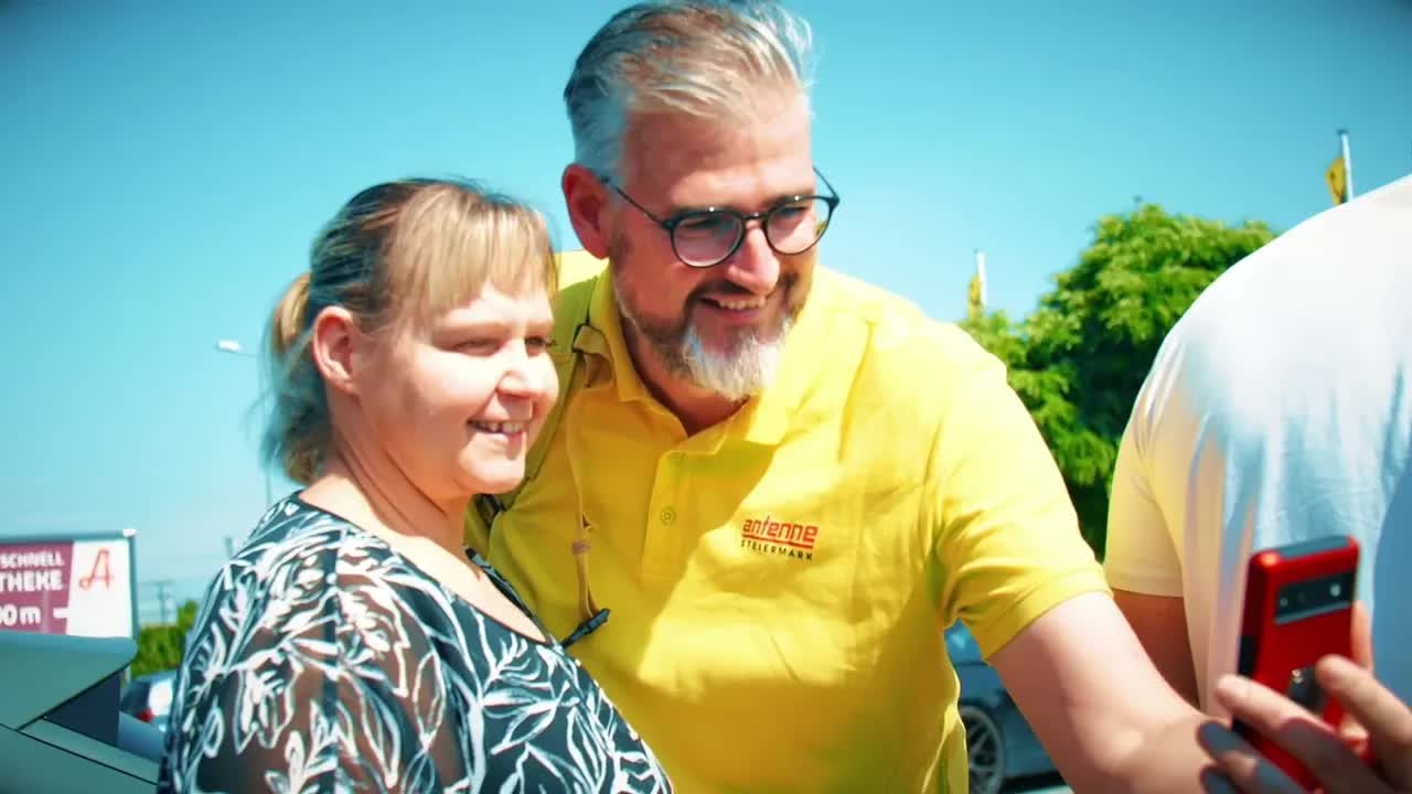 Axi auf Achse: Die Charity Tour startet