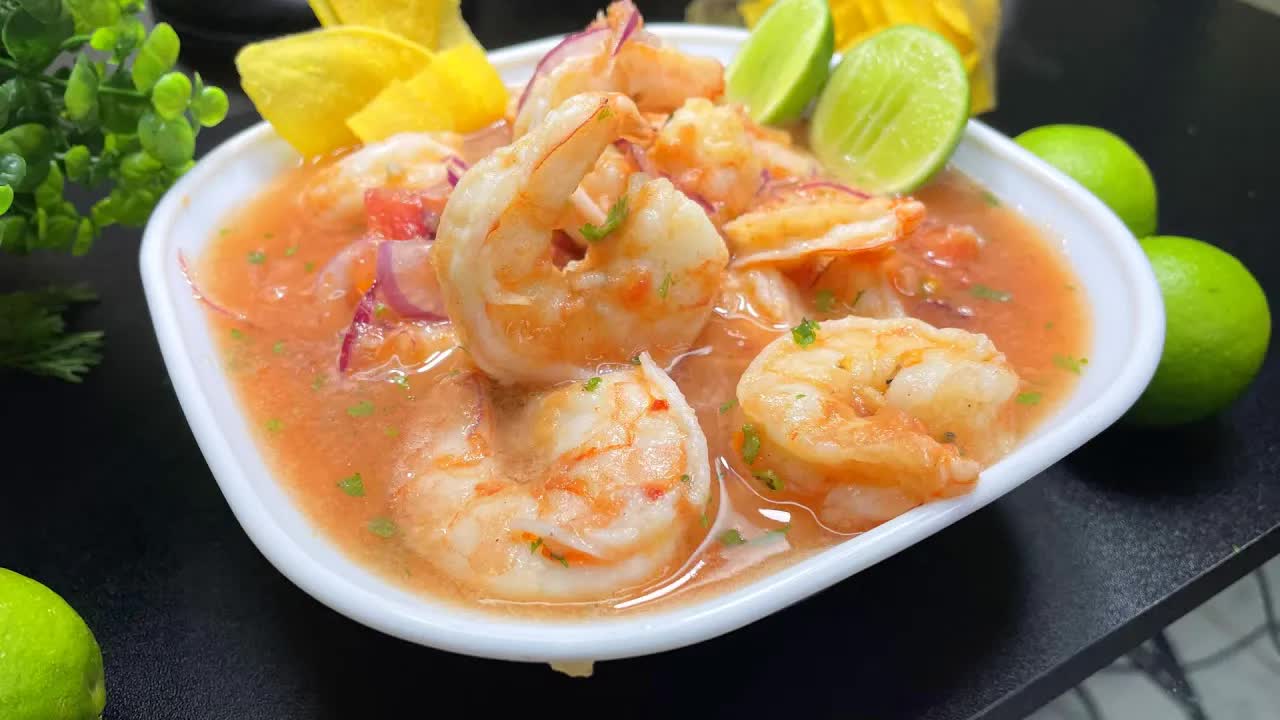 Ceviche de camarón al estilo ecuatoriano
