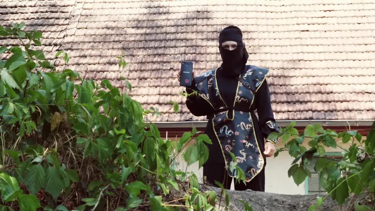 Ninĵa Tornado: Filmo pri Kaptado kaj Sunpaneloj