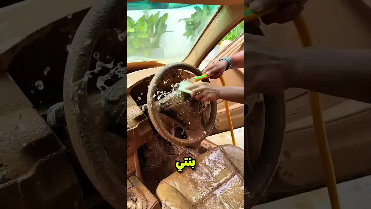 أب يجدد عربية رونالدو القديمة لعلاج جدته