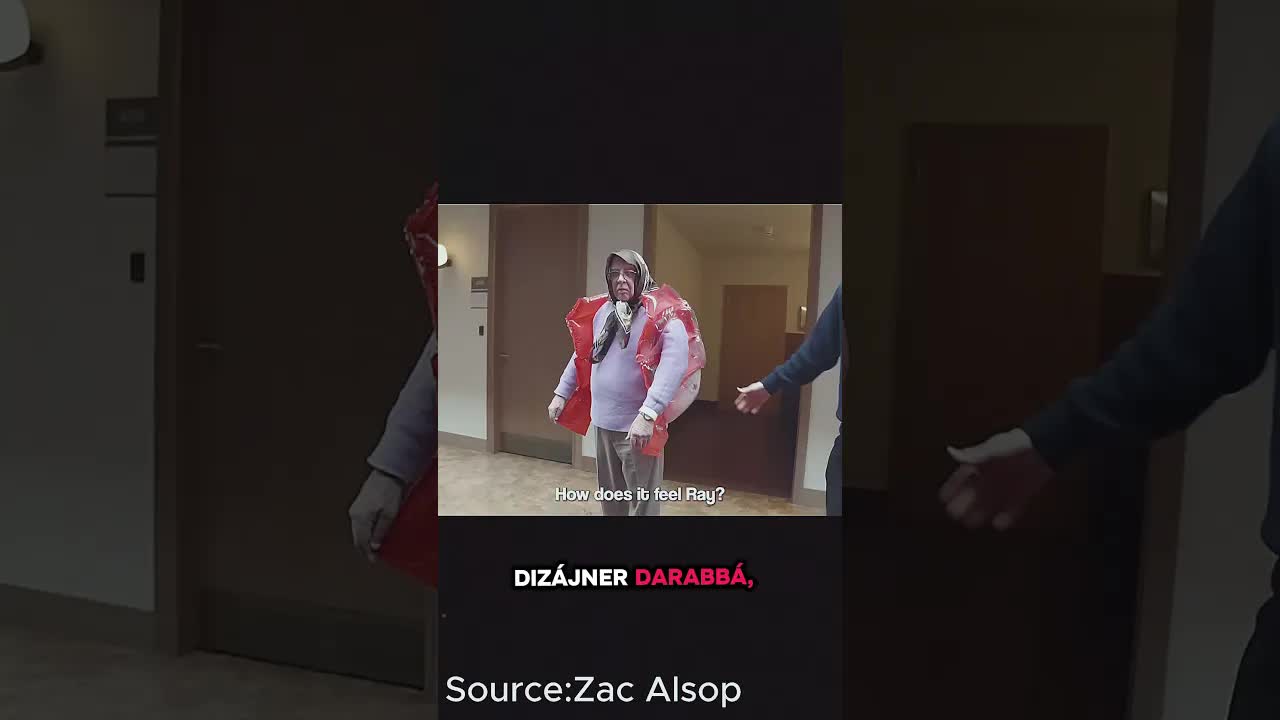 Egy nagypapa bemutatkozik a divatbemutatón