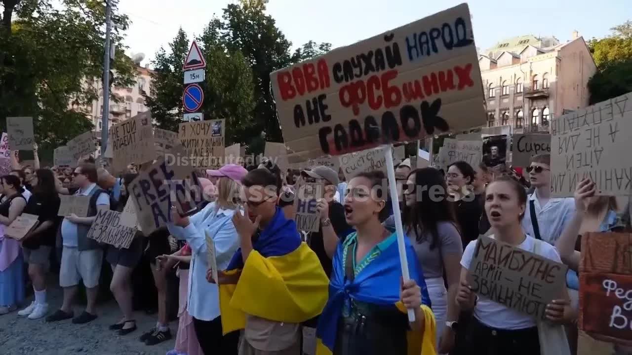 Протести в Києві: Влада — це народ!