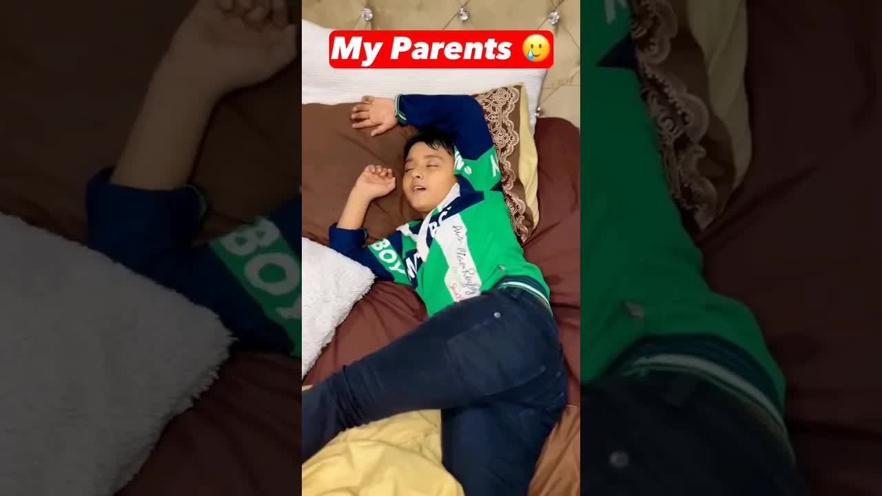 বাচ্চা ঘুমিয়ে থাকলেও লাইট জ্বালায় বাবা
