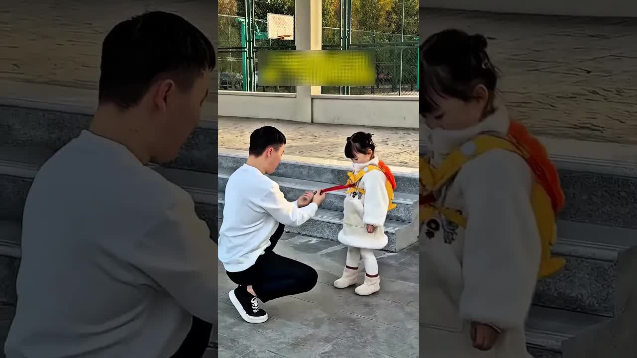 بنت ركبت عجلتها والشنطة على ظهرها