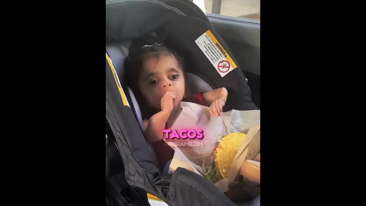 Mãe filha come taco pela primeira vez