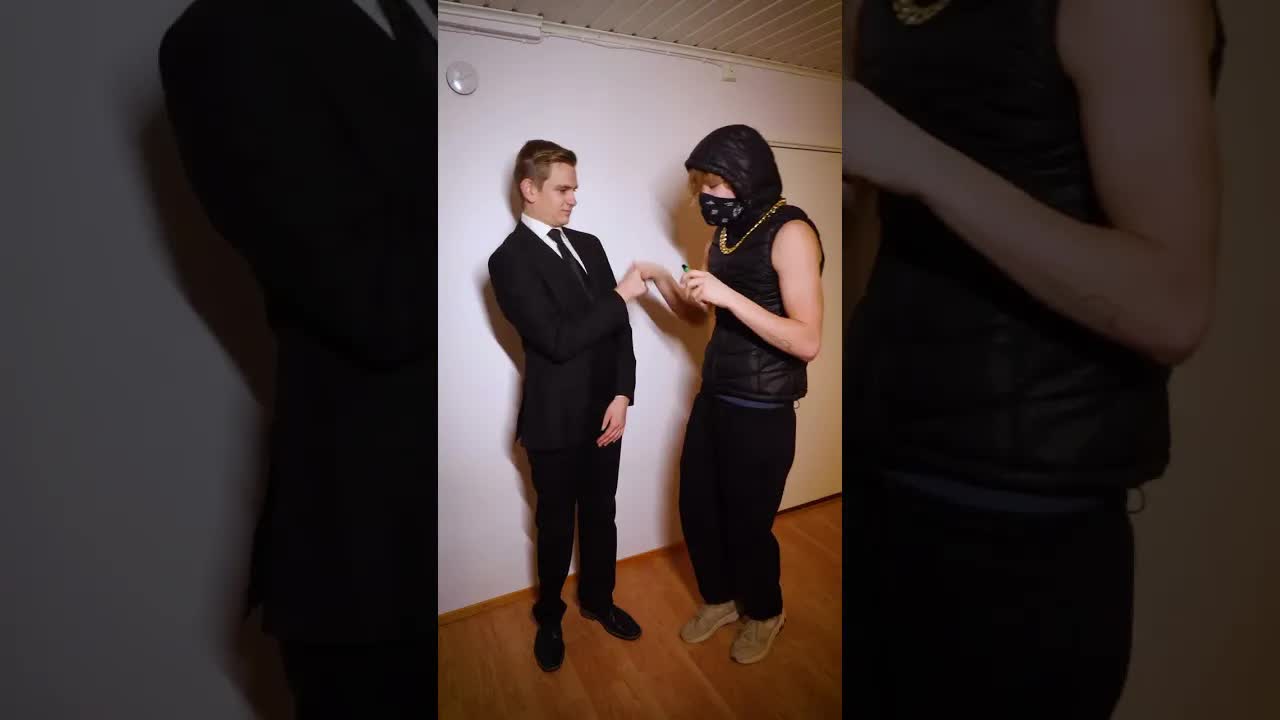 Räppäri shguu kättelee presidenttiä Linnan juhlissa