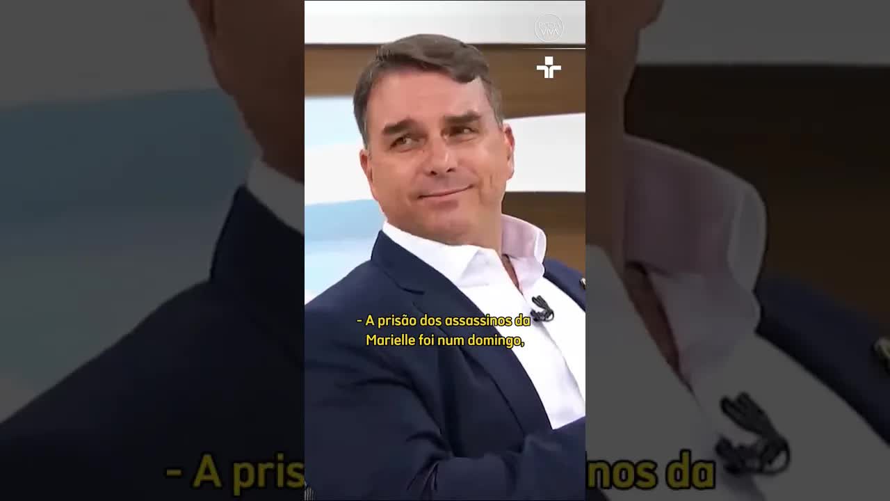 Flávio Bolsonaro questionado sobre visita à embaixada