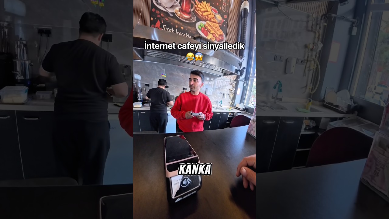 Kurye Beklerken Bilgisayarda Oyun Oynamak