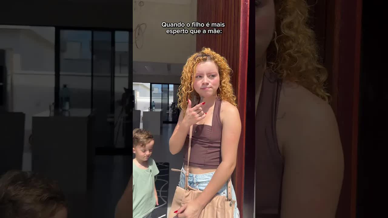 Mamãe tentando sair de casa com o Gael
