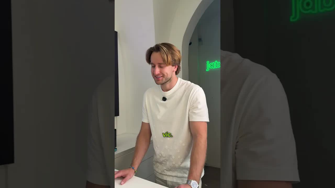 Kolik vyděláváte? Krátký vtip s finančákem