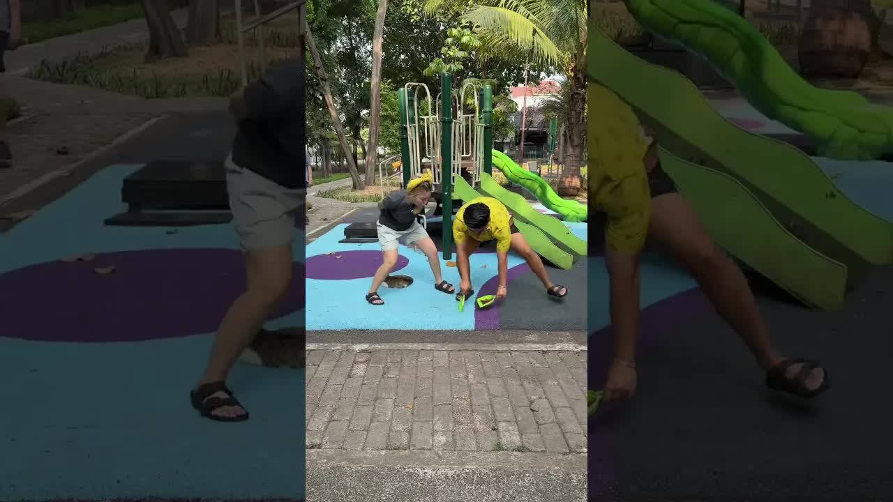 Edwin Males Nyapu dan Kotoran Mary