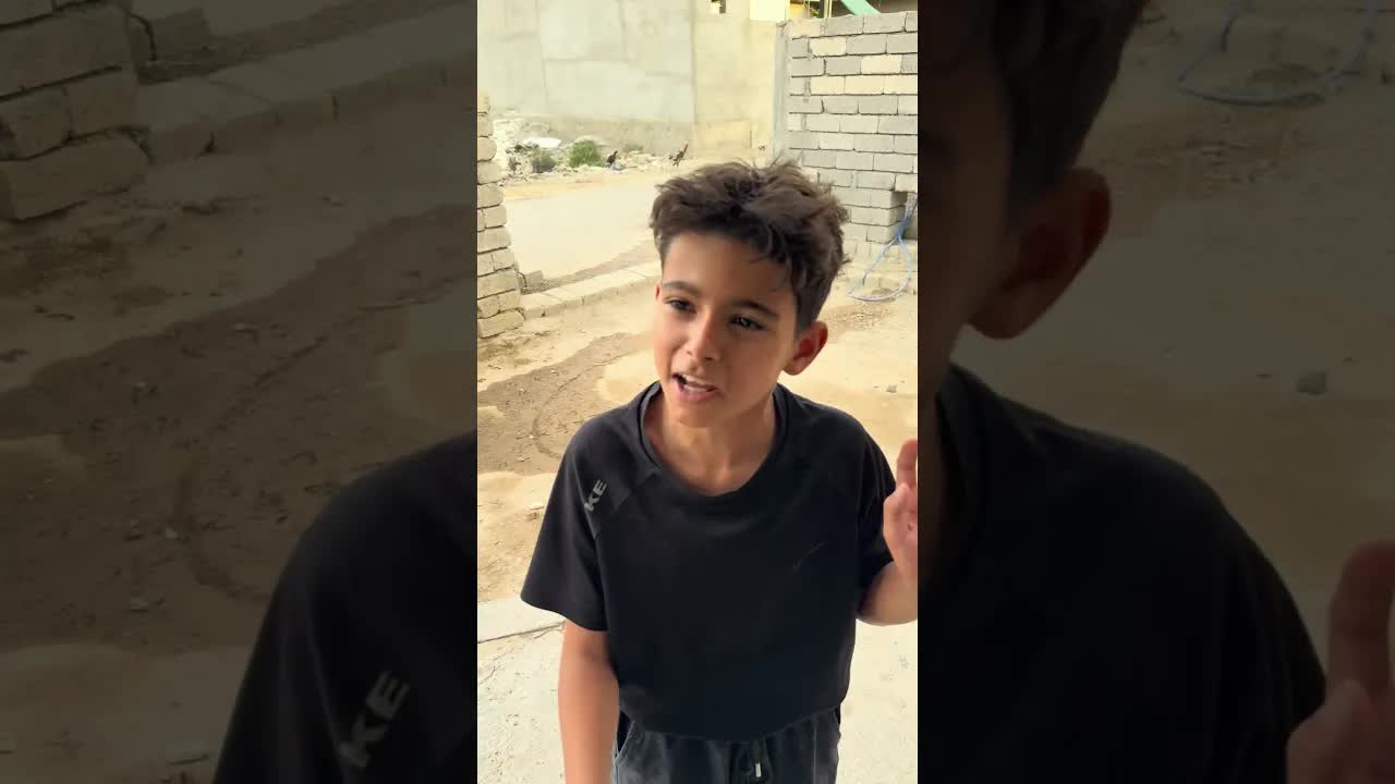 اختبار أخ صغير بطريقة مضحكة