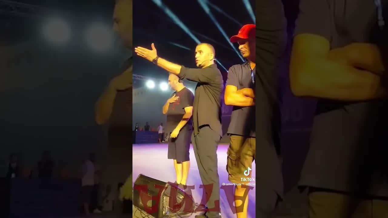 احتجاج لطفي العبدلي بعد إيقاف عرضه في صفاقس