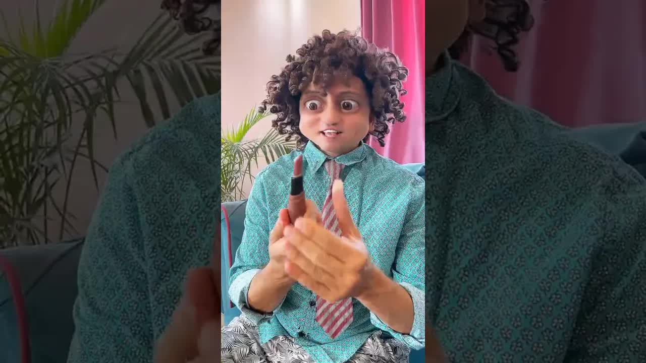 شراء الأستيكة الحمراء من لوازم المدرسة