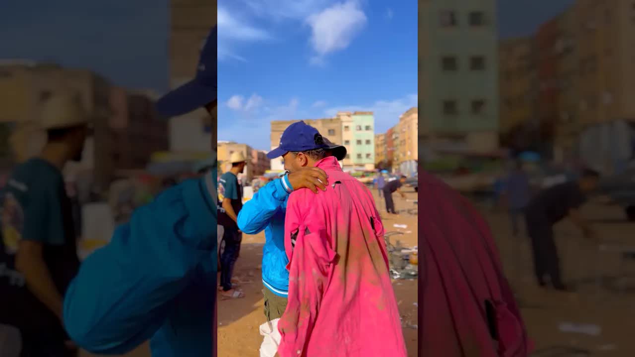 ساعد رجل محتاج رغم فقره... فجزاه الله