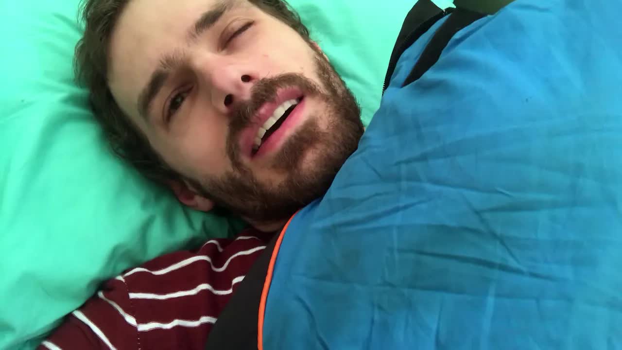 Kial mi dormas en tendo en Usono?